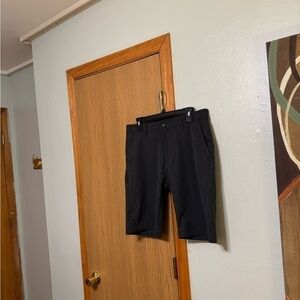 Kenneth Cole New York Size 32 Solid Gray Flat Front Stretch Shorts - EUC